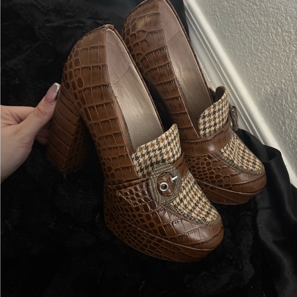 Gianni Bini Tan Croc-Embossed Heels with Houndstooth